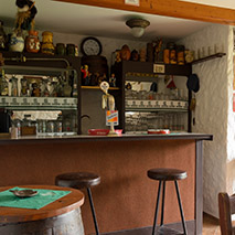 Salon dans le style d’un petit pub
