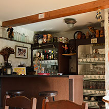 Salon dans le style d’un petit pub